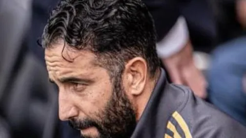 《国际足坛焦点：青岛海牛瞄准32岁罗马尼亚足球名将伯卢策加盟》